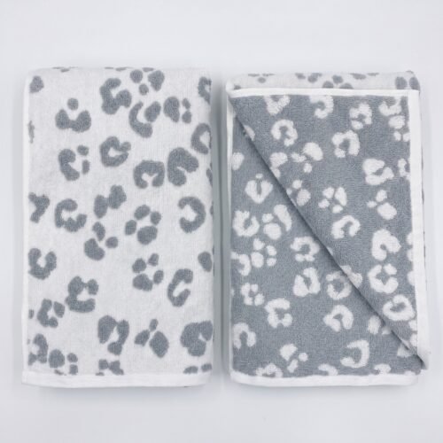 LEOPARD PRINT BATH TOWEL